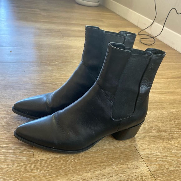 Vagabond Shoes - Womens black boots!
